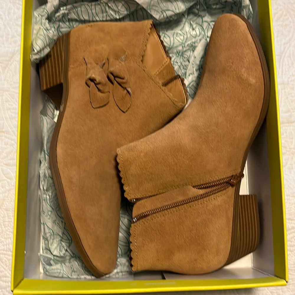 New in box- Jack Rogers Kali Suede Ankle Bootie in Oak.